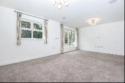 Queenswood Crescent, Englefield Green, Egham, Surrey, TW20 0AR