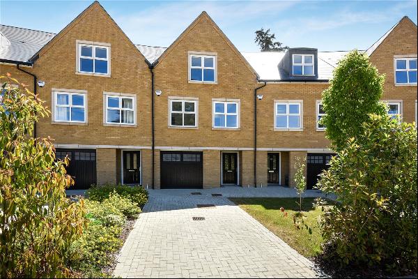 Queenswood Crescent, Englefield Green, Egham, Surrey, TW20 0AR