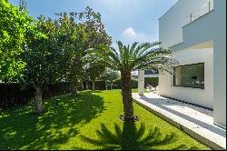 Beautiful Art Deco style villa in the most important urbanization of Alella.