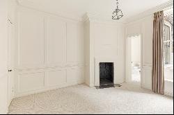 Refurbished townhouse with private terraced garden for rent in Mayfair