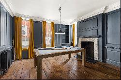 Refurbished townhouse with private terraced garden for rent in Mayfair