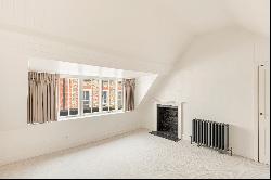 Refurbished townhouse with private terraced garden for rent in Mayfair