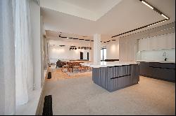 Impressive fully furnished penthouse with panoramic views in the White Quarter