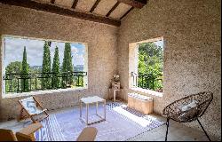 Provencal-style villa in Mougins with sea views, a short stroll from the village