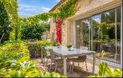 Provencal-style villa in Mougins with sea views, a short stroll from the village