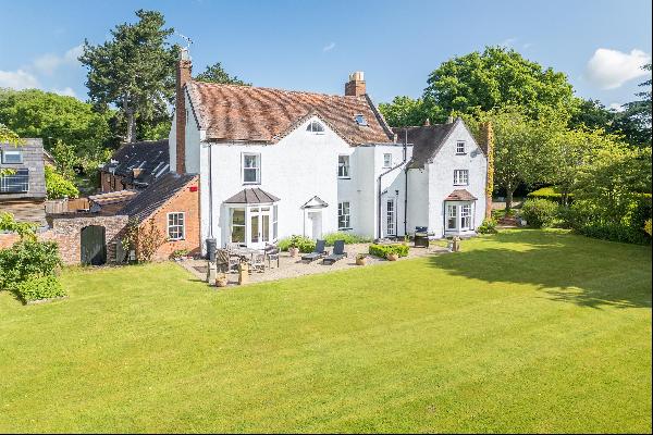 A Grade II listed attached village home on the edge of the popular village of Shrewley wit