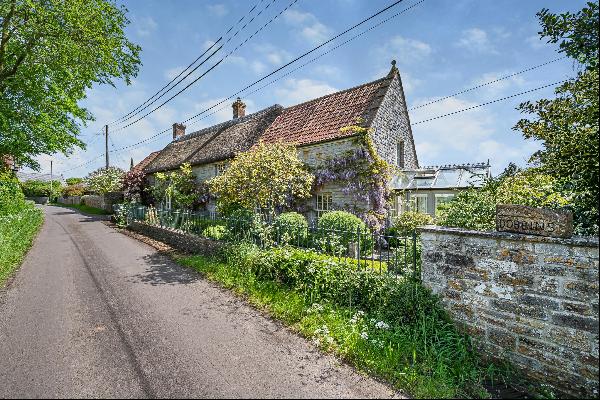 Charming 18th century cottage in a pretty and peaceful setting overlooking unspoilt countr