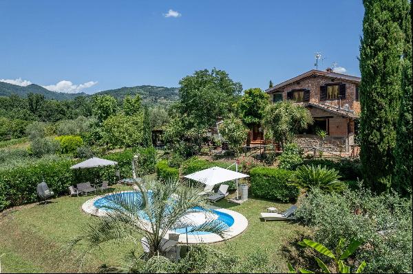 Charming property with annexe and pool in stunning countryside yet close to Montecatini Te