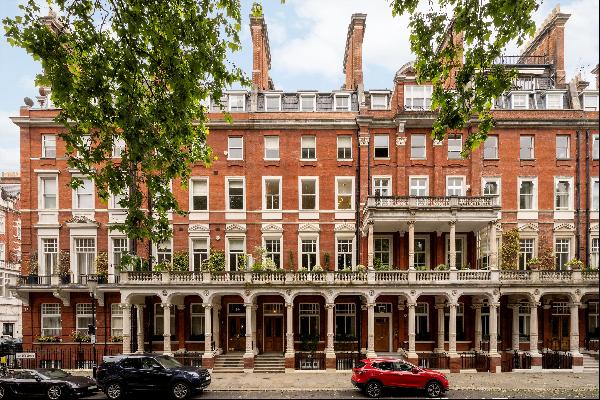 Newly renovated south facing apartment on Cadogan Square