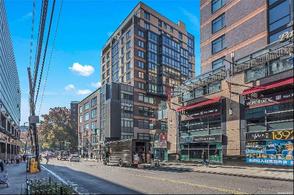 Downtown of Flushing! A Fully Furnished Luxury Condo in One Fulton Square. Corner Unit. Ve