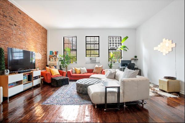 <p>This 1500 sf loft is located in a boutique, century-old factory building in Fort Greene