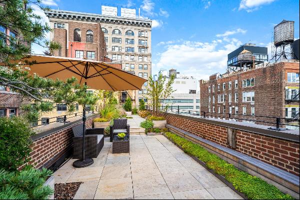 SPECTACULAR GOLD COAST PENTHOUSE:The magic of this grand, designer renovated, te