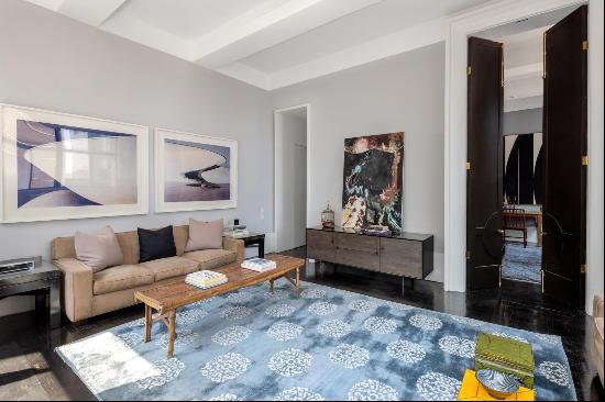 Experience stylish NYC living at its finest with this exceptional Midtown loft. Designe