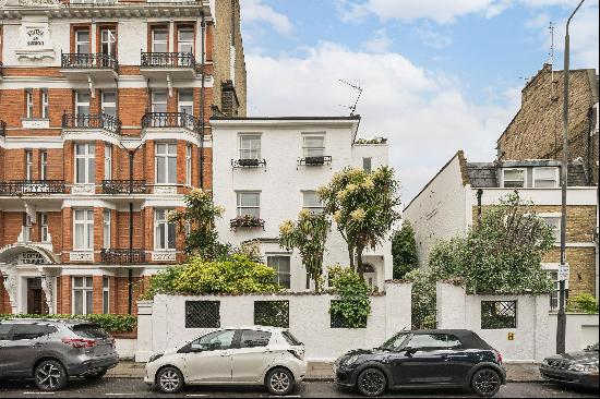 An exceptionally well-proportioned two bedroom apartment presented in a classically tastef