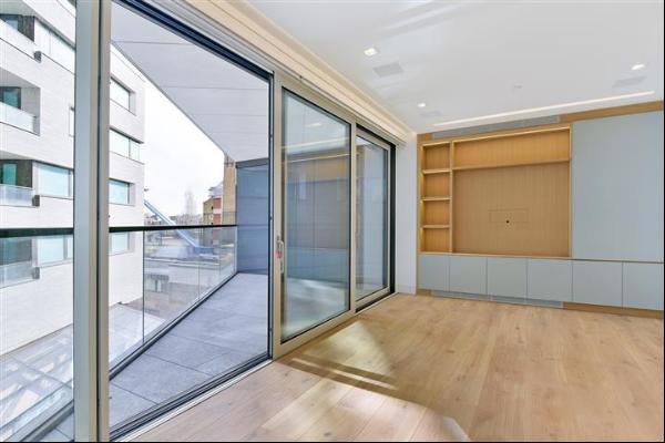 Luxury two bedroom apartment to rent in One Tower Bridge, SE1.