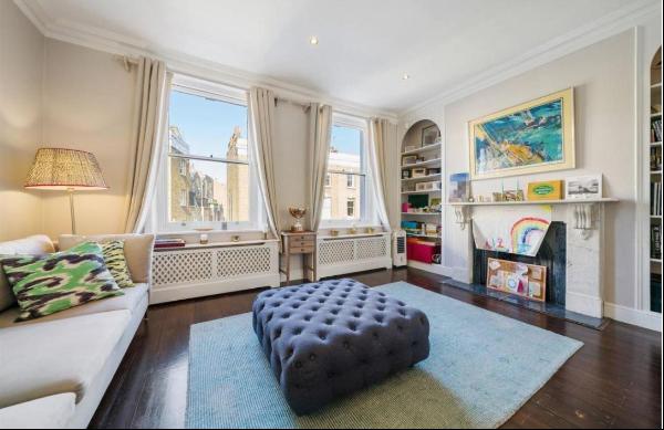 A three bedroom maisonette to rent in this lovely Chelsea location.