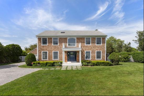 In the heart of Southampton Village, this recently renovated traditional 3,400 sq.ft. home