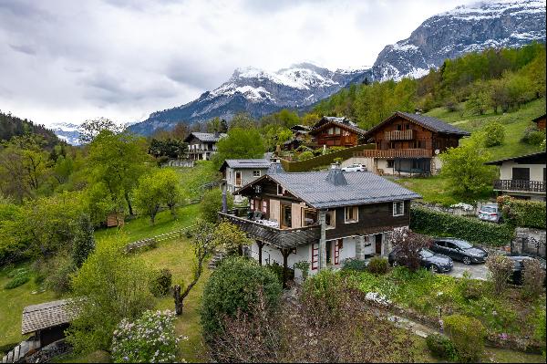 Exceptional chalet in Servoz with mountain views.