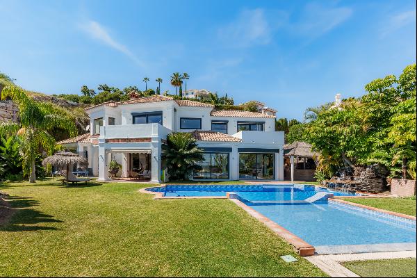 Modern style villa for sale in Los Almendros