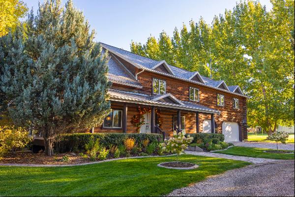 Rustic Elegance Meets Mountain Serenity - Heber Valley Retreat