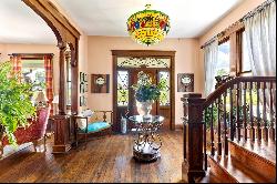 "9 Columns" Exquisite Historic Bed & Breakfast