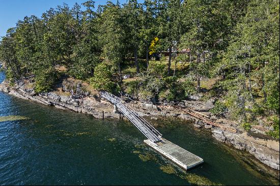 Private Waterfront Oasis