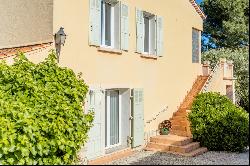 Sanary-sur-Mer - Typical House in Landscaped Garden