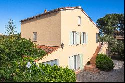 Sanary-sur-Mer - Typical House in Landscaped Garden