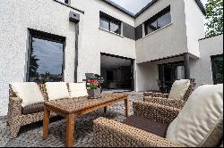 STUNNING CONTEMPORARY VILLA IN THE PONTAILLAC NEIGHBORHOOD, ROYAN