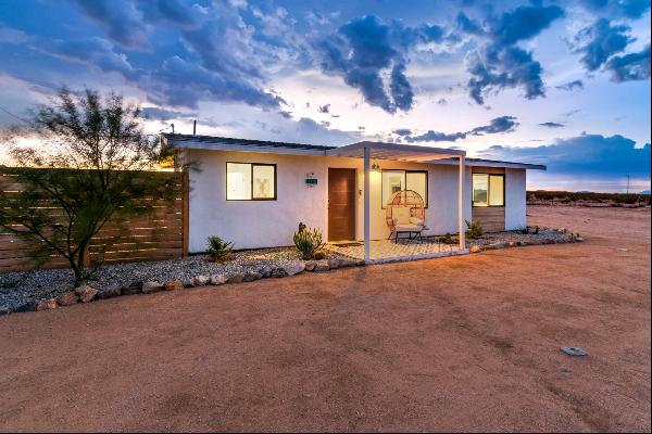 Remodeled Mid-Century Private Getaway on Five Scenic Desert Acres