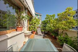 Panoramic apartment with terrace in the Isola district