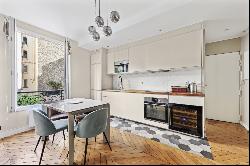 Perfect pied-a-terre close to Rue Cler Market