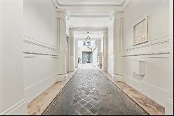 Perfect pied-a-terre close to Rue Cler Market