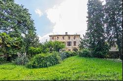 Charming historic villa in Villa D'Adda with great potential.