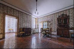 Charming historic villa in Villa D'Adda with great potential.