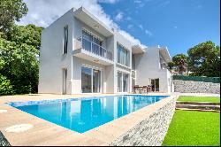 Modern house 200 meters from the beach.