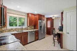 10 Weathervane Way, Dix Hills NY 11746