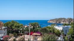 Majorcan style villa with sea views for sale in Santa Ponsa, Maj, Calvia 07180