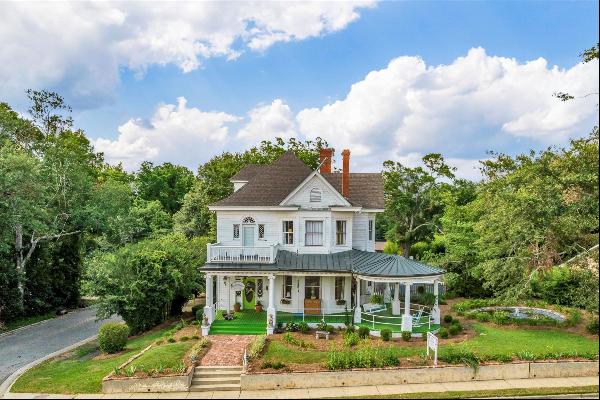 9 Columns, Historic Bed & Breakfast