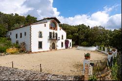 Architectural jewel of the XVI century in a natural park.