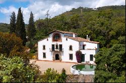 Architectural jewel of the XVI century in a natural park.