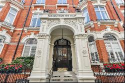 Magnificent penthouse apartment in Carlisle Mansions situated in Westminster