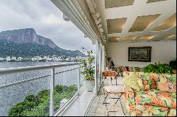 High-floor apartment with views of Lagoa and Christ the Redeemer