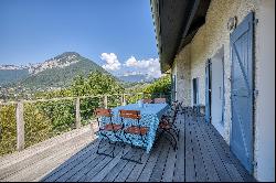 Property in Menthon-Saint-Bernard: magnificent view of Lake Annecy