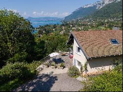 Property in Menthon-Saint-Bernard: magnificent view of Lake Annecy