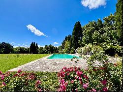 Saint Rémy de Provence, a few minutes from the center, property to renovate