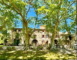 Saint Rémy de Provence, a few minutes from the center, property to renovate