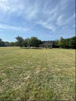 202 Shaw Road, Ennis TX 75119