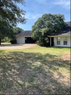 202 Shaw Road, Ennis TX 75119