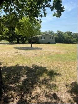 202 Shaw Road, Ennis TX 75119